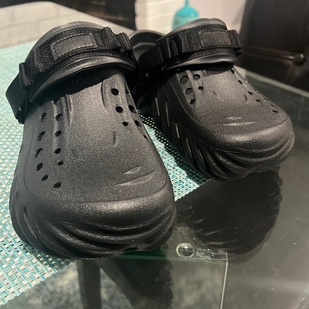 Crocs worn 1 time. Size 8 in Women’s. New design